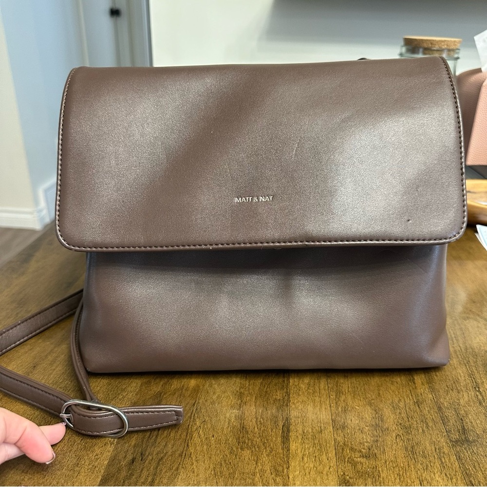 Mat & Nat - WAPI VEGAN SHOULDER BAG - LOOM - purple brown color - great neutral
